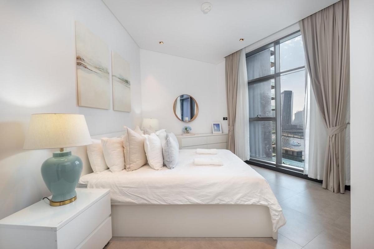 Downtown Stay With Burj Khalifa Views, Swimming Pool,Steam,Sauna,Gym In The Heart Of Business Bay *