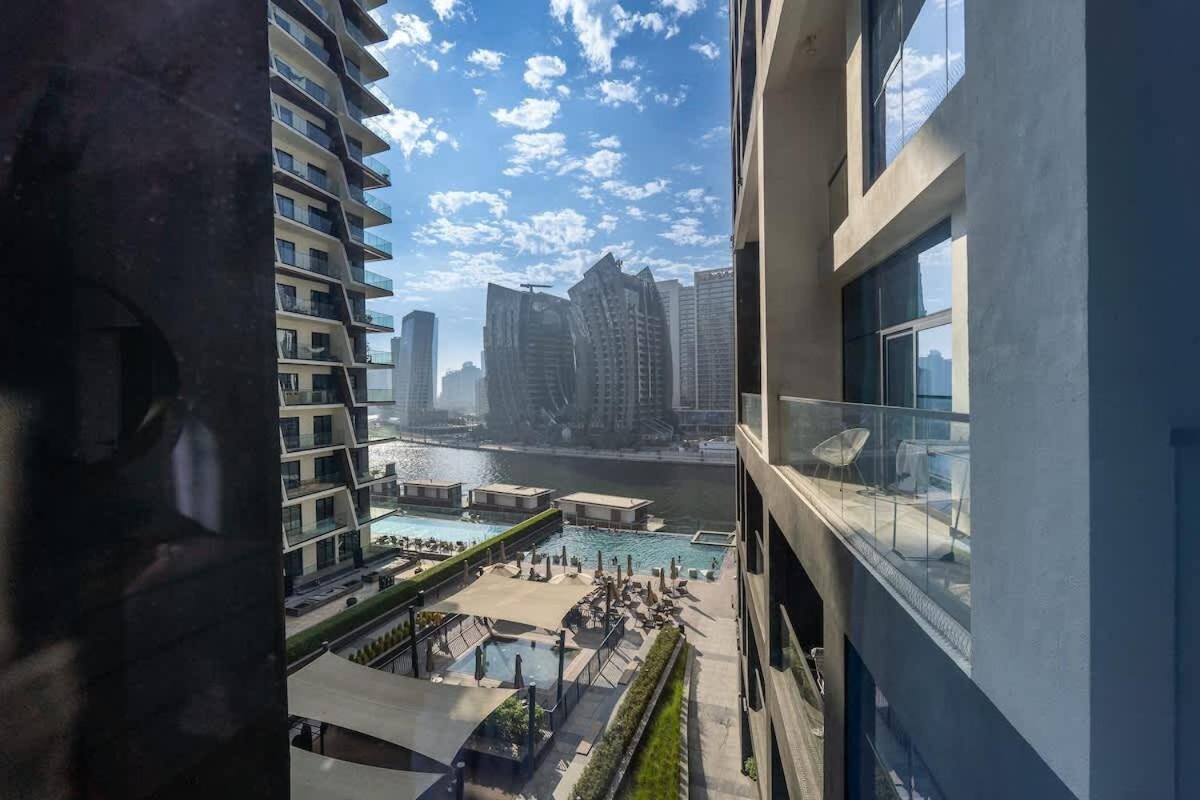Downtown Stay With Burj Khalifa Views, Swimming Pool,Steam,Sauna,Gym In The Heart Of Business Bay *