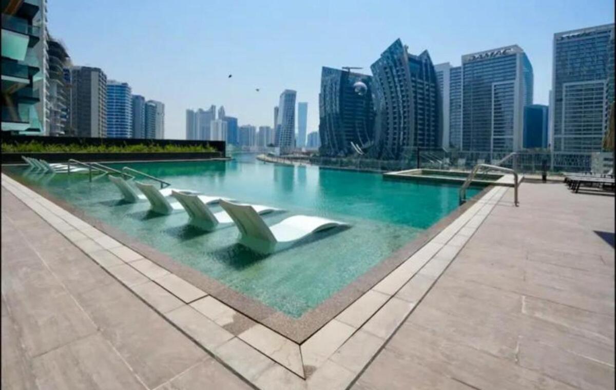 Downtown Stay With Burj Khalifa Views, Swimming Pool,Steam,Sauna,Gym In The Heart Of Business Bay Apartment Dubai