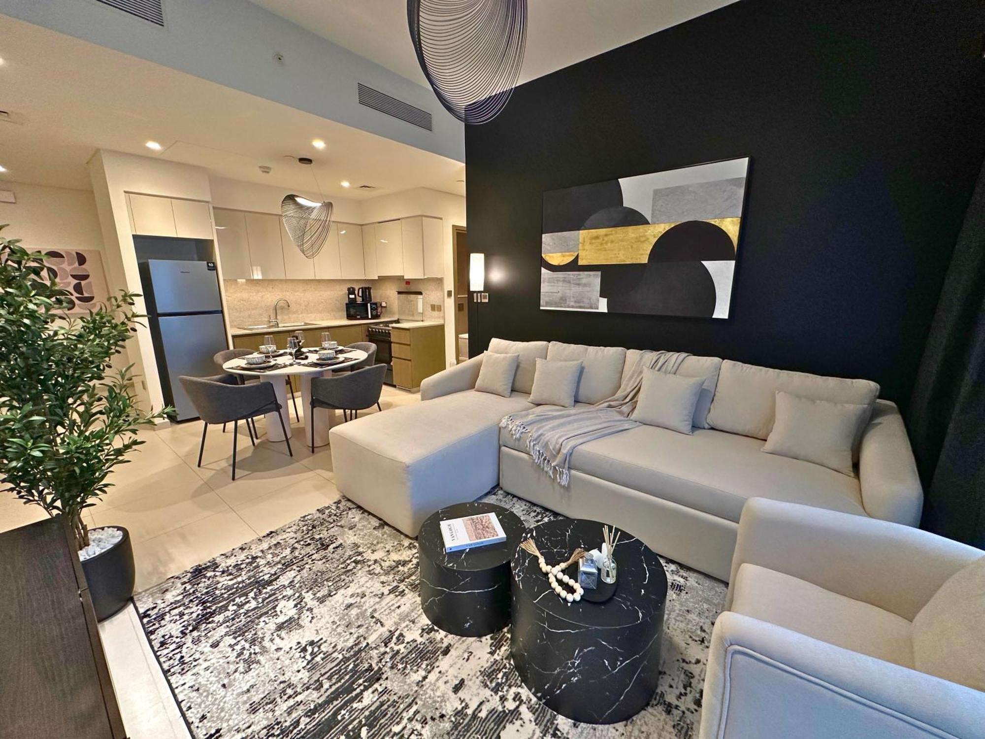 Smartstay At Burj Royale - Unique Downtown Views - Brand New Luxury