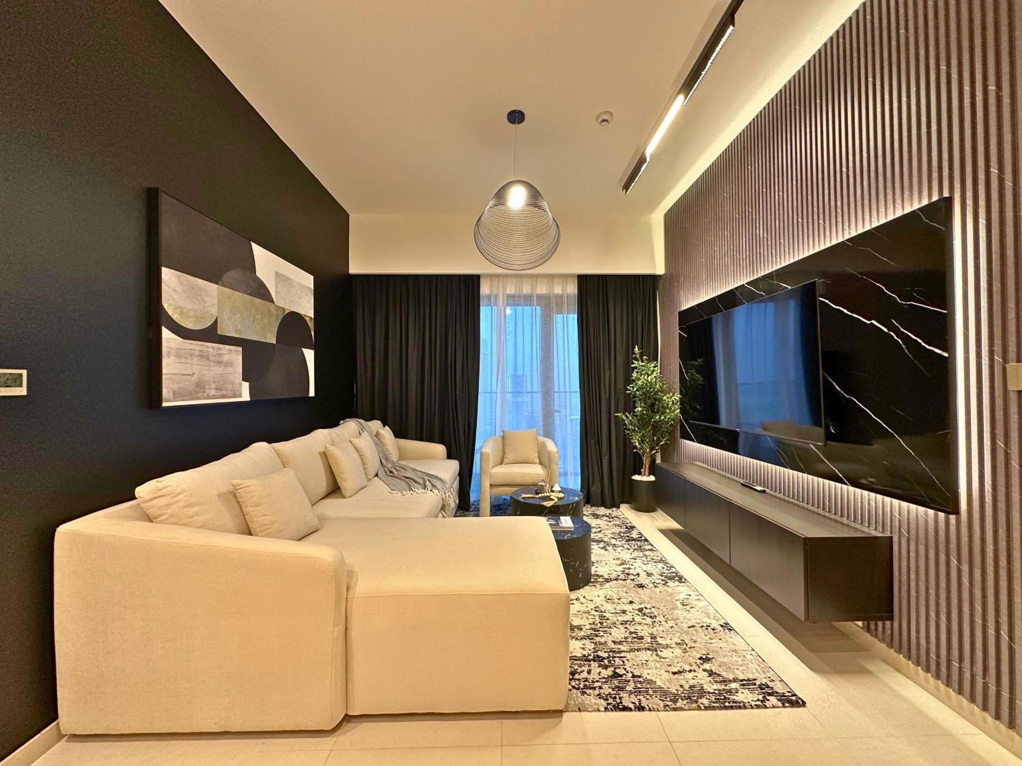 Smartstay At Burj Royale - Unique Downtown Views - Brand New Luxury *