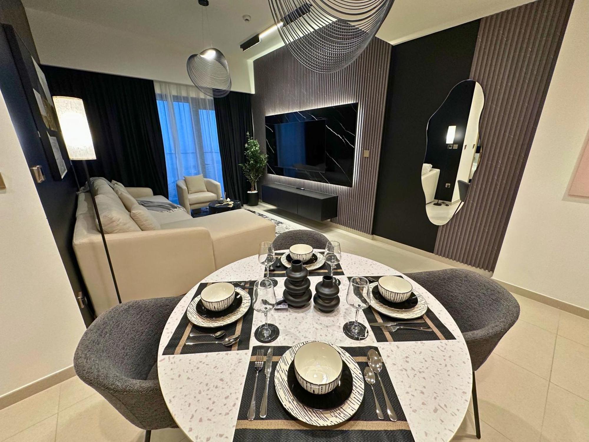 Smartstay At Burj Royale - Unique Downtown Views - Brand New Luxury Appartement *