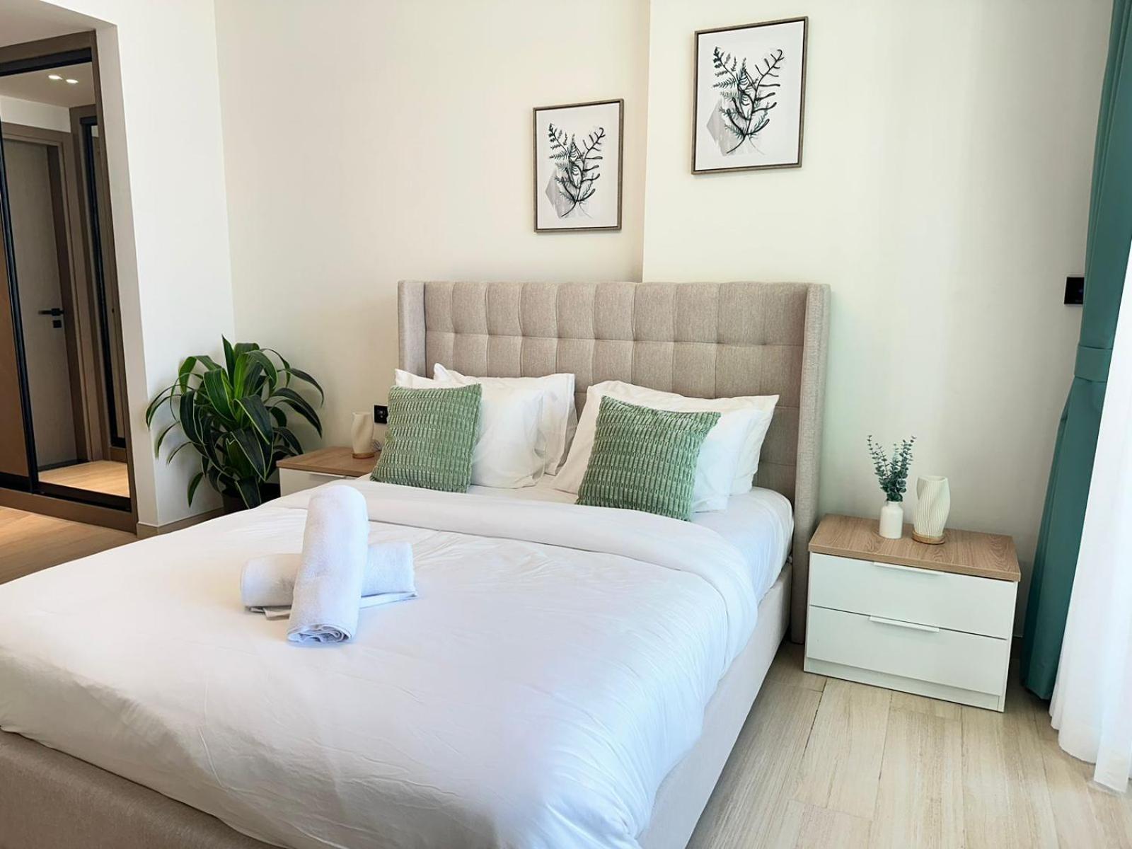 Appartement Brand New 2-bedroom With Balcony *