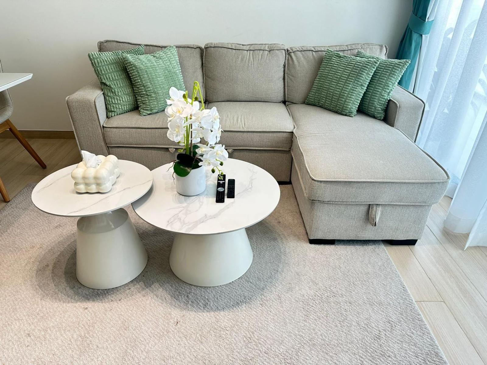Brand New 2-bedroom With Balcony * Dubaï