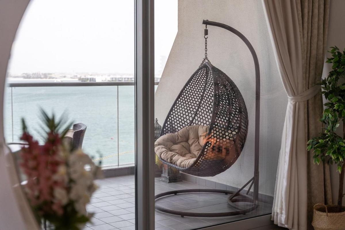 Peaceful And Airy 1-bedroom With The Palm View Dubaï