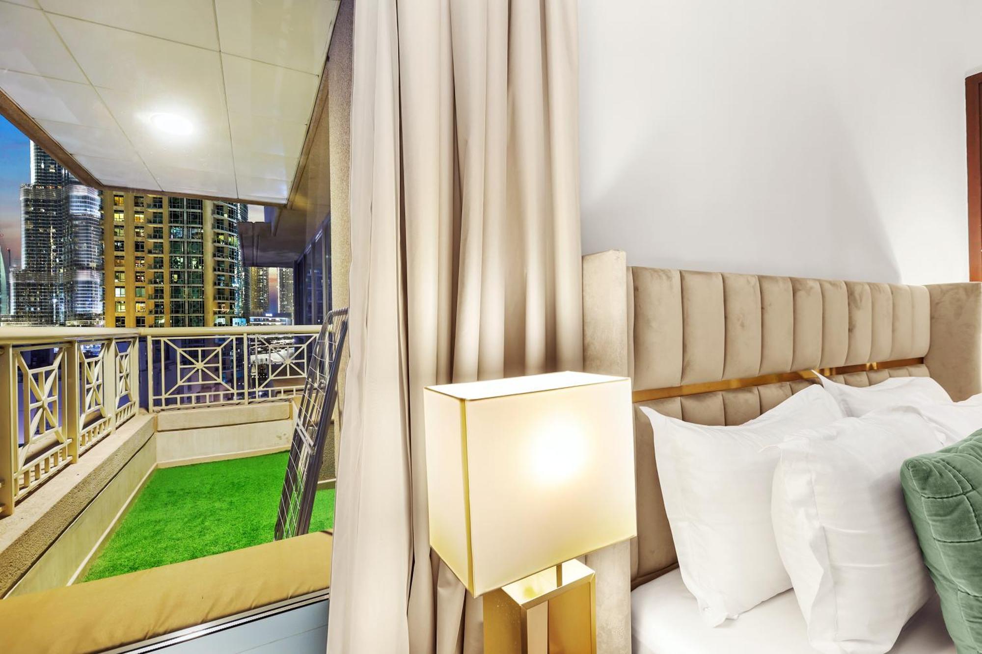 2Br Apartment Near Dubai Mall Burj Khalifa View And Pool Lägenhet *