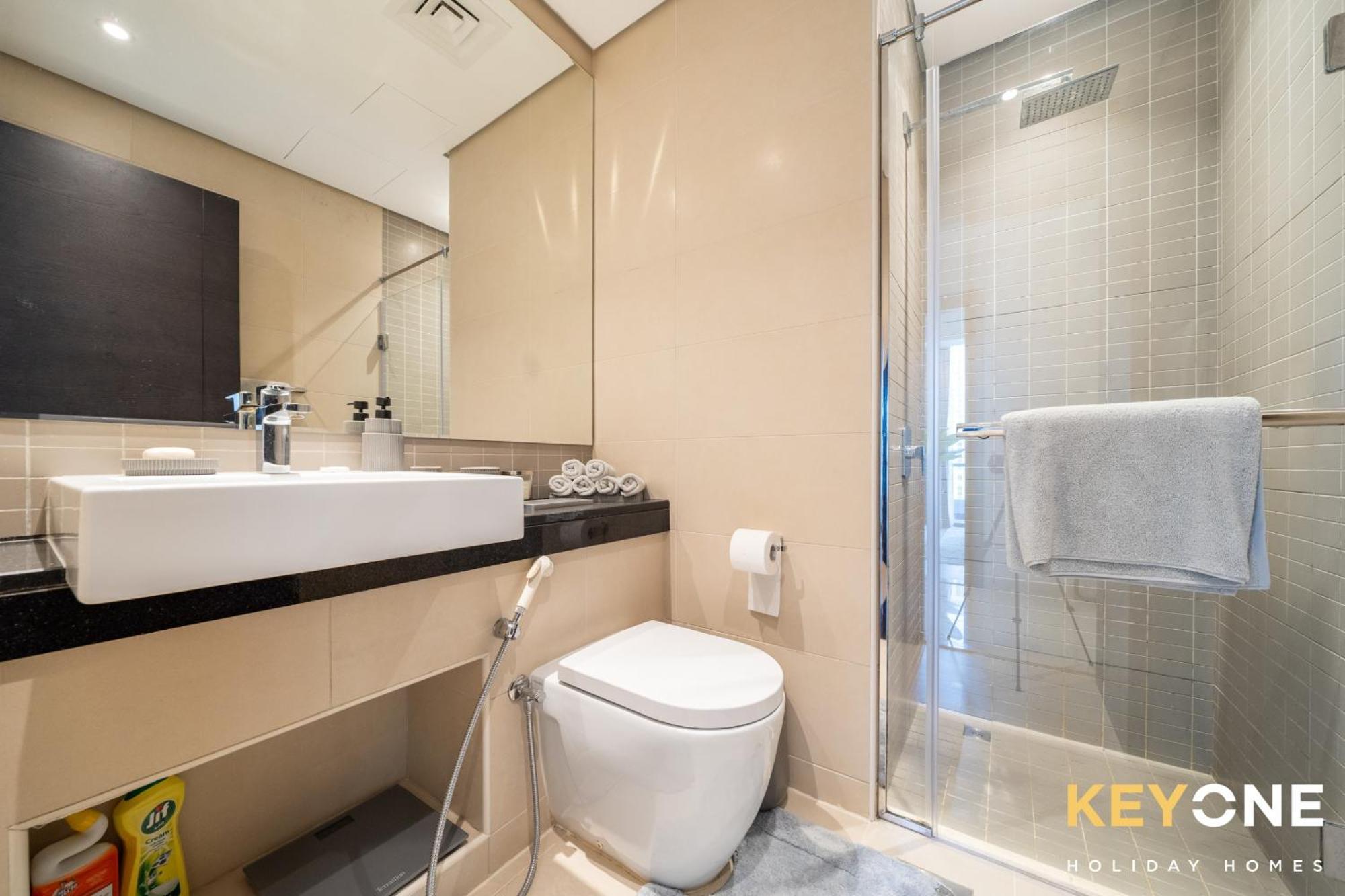 Vibrant Two Bedroom With Full Marina View * Dubái