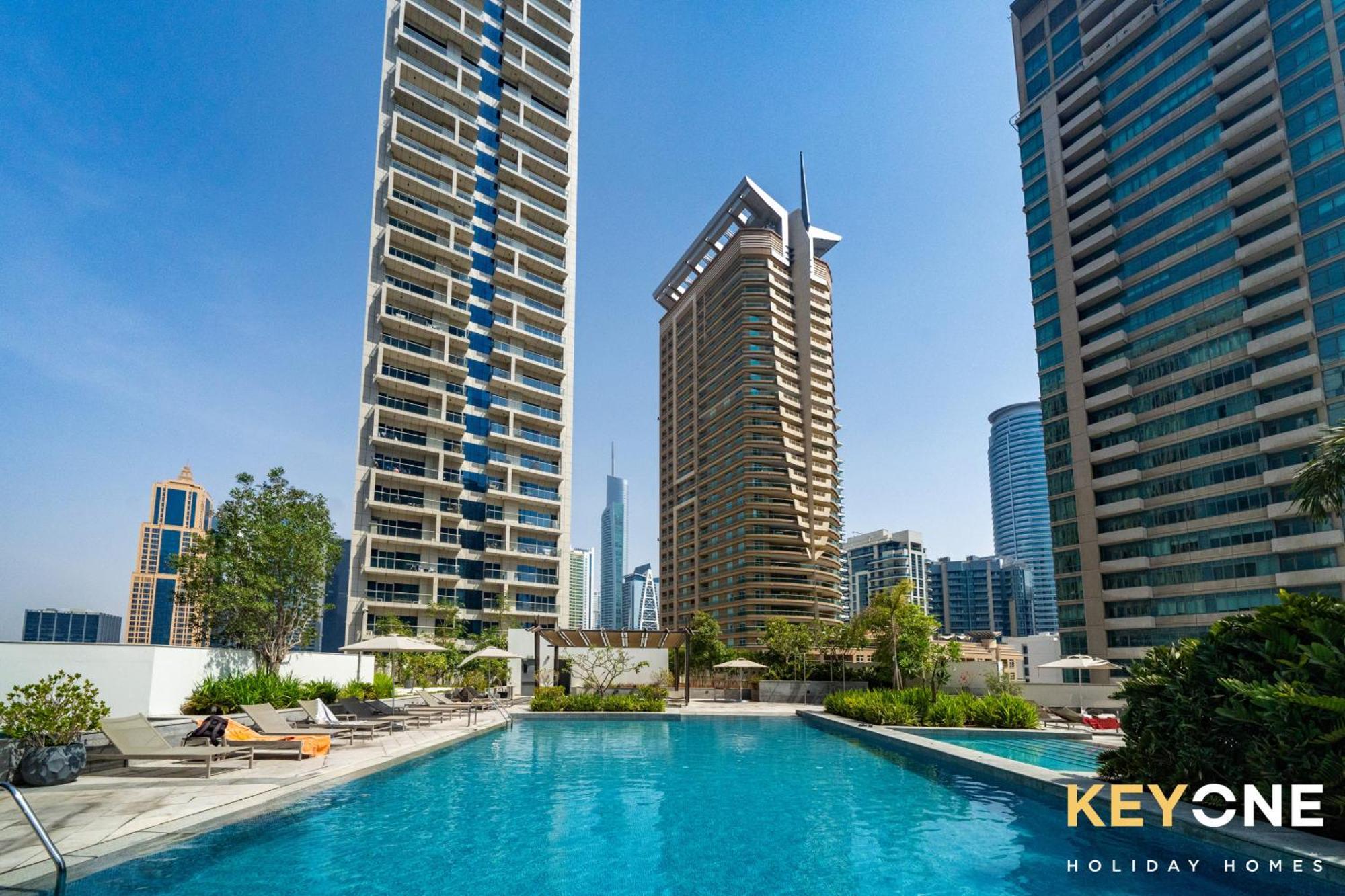 Vibrant Two Bedroom With Full Marina View Dubái