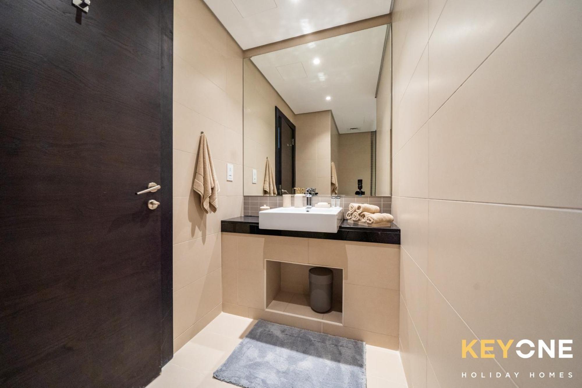 Vibrant Two Bedroom With Full Marina View * Dubái