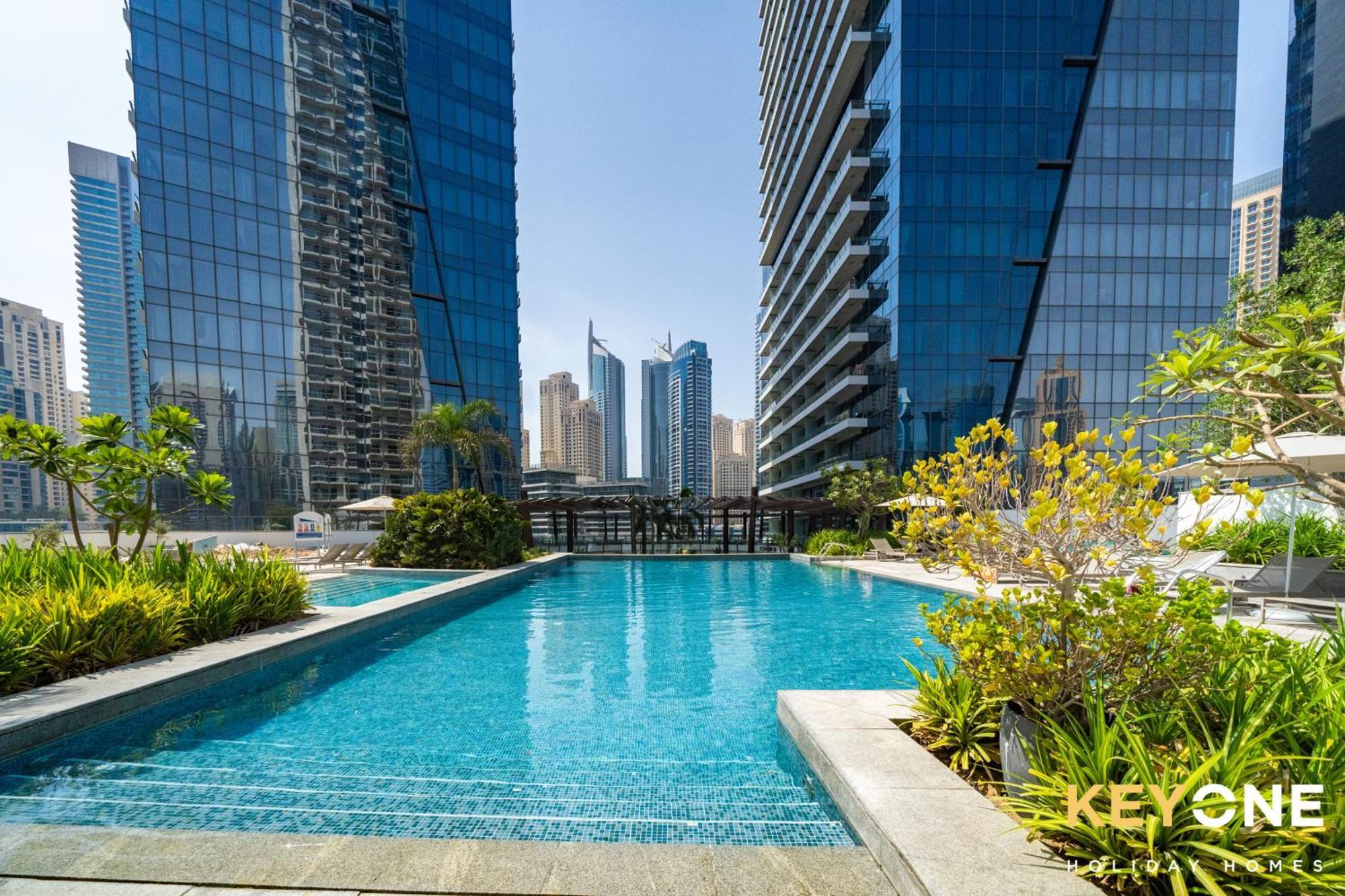 Vibrant Two Bedroom With Full Marina View Dubái