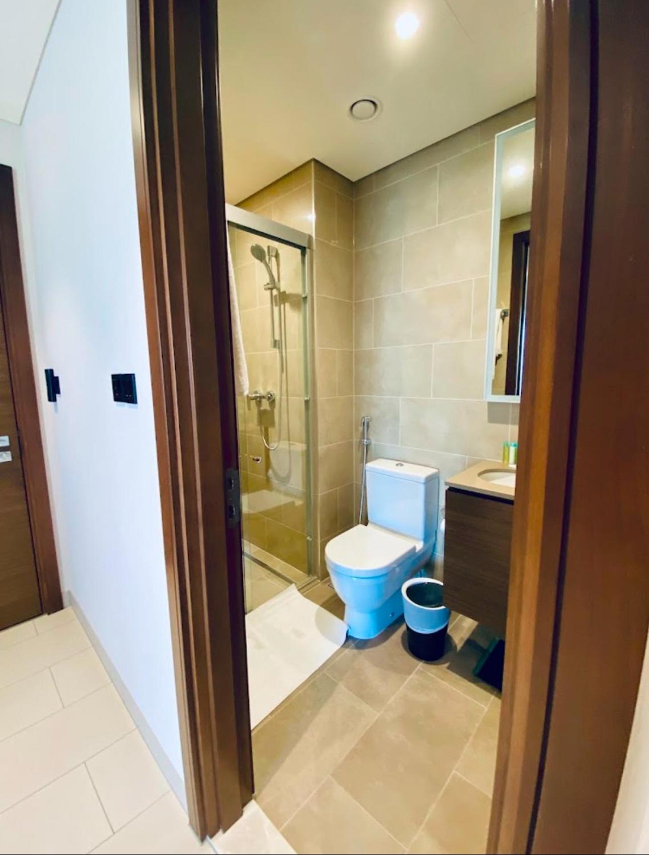 Private Of A Residential Tower For 1 Lady Pool & Downtown View & Parking Minimum Staying Of 3 Nights Dubaï