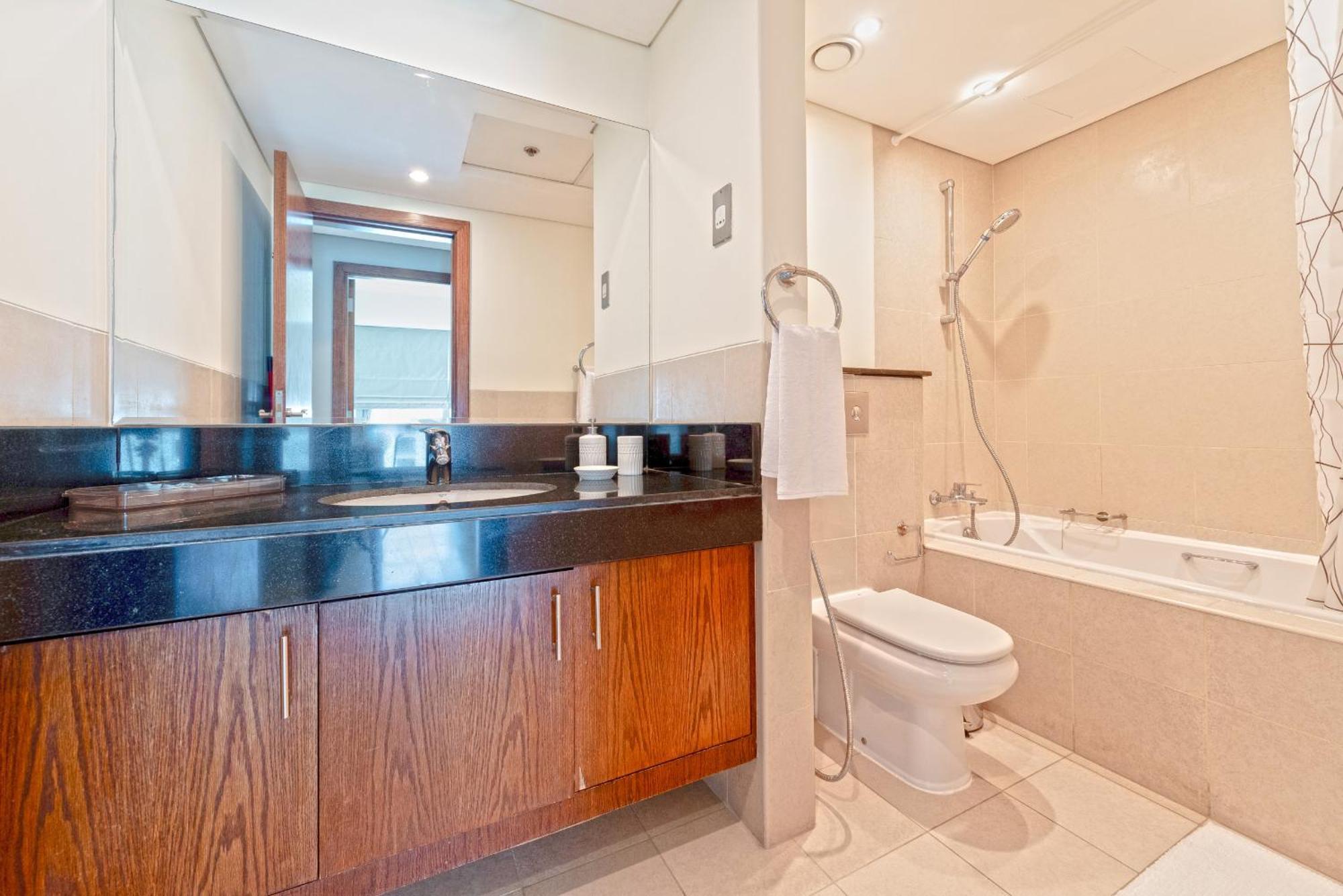 Lovely 1 Bedroom Apartment, Near Mall & Burj Khalifa, Downtown Dubaï