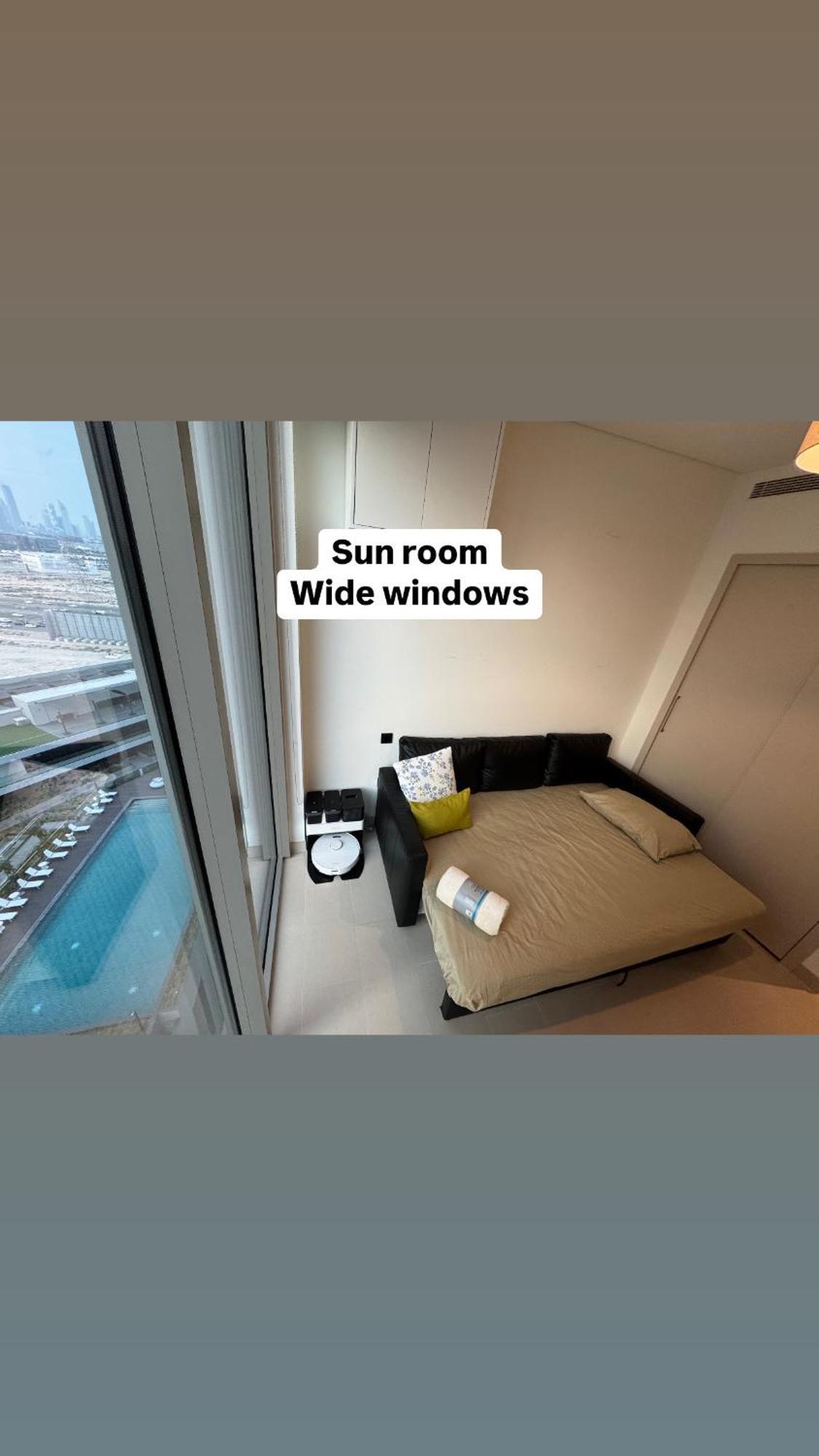 Private Of A Residential Tower For 1 Lady Pool & Downtown View & Parking Minimum Staying Of 3 Nights * Dubaï