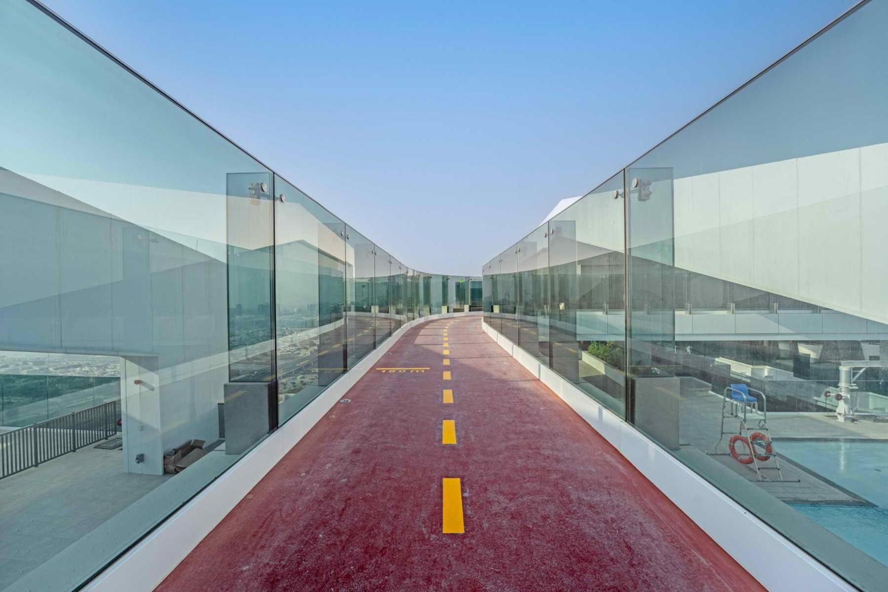 Sea View Located On The 39th Floor With Rooftop Pool Close To World Trade Centre *