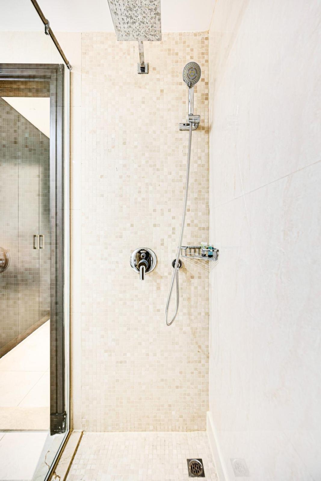 Stylish 2bdr In Balqis Appartement