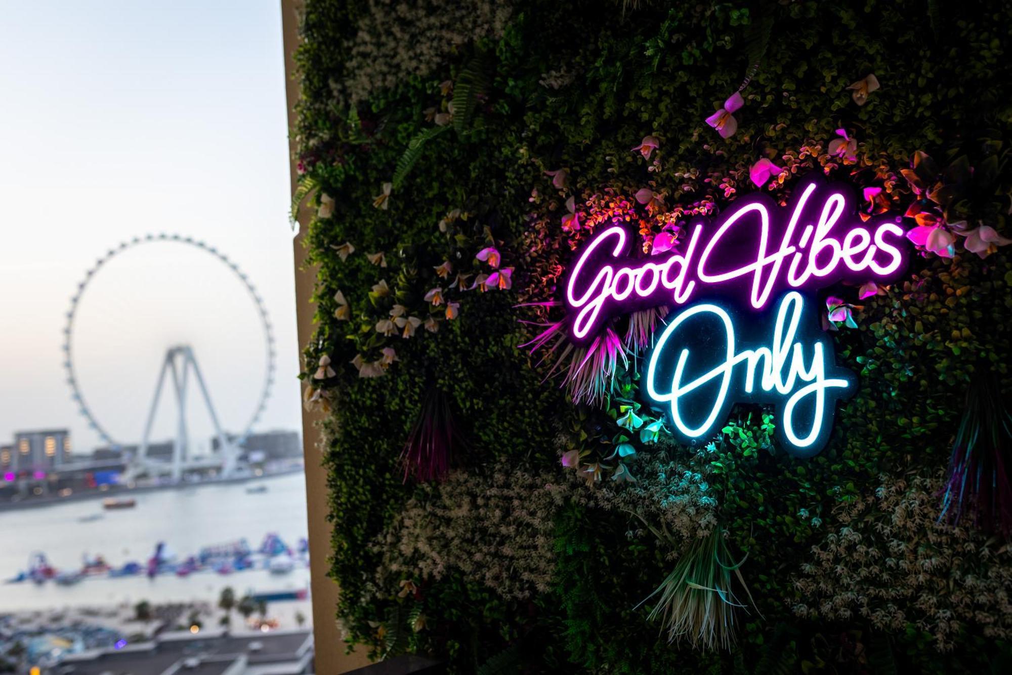 Eye & Sunset Views, Direct Access With Gym&pool Lägenhet