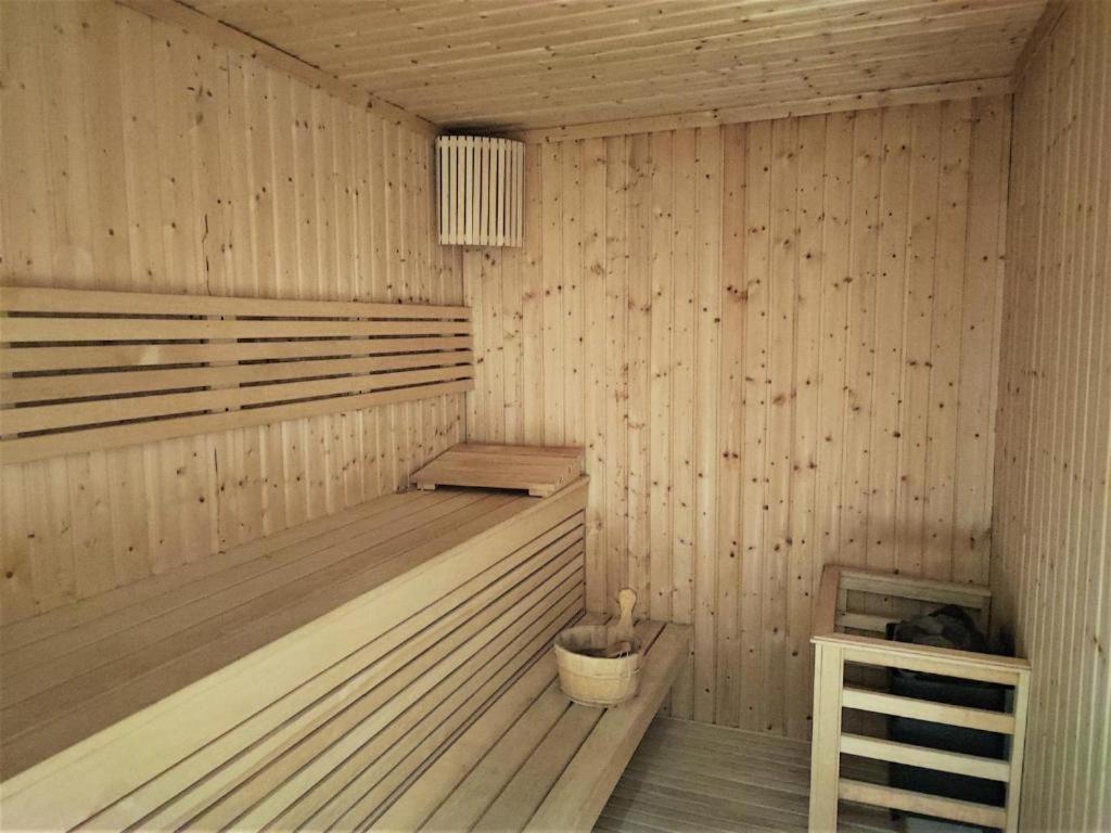 Séjour chez l'habitant Private Of A Residential Tower For 1 Lady Pool & Downtown View & Parking Minimum Staying Of 3 Nights