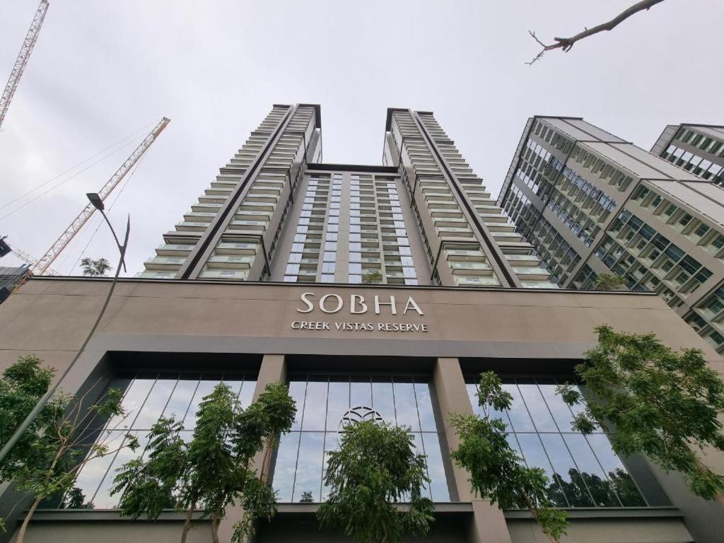 Séjour chez l'habitant Private Of A Residential Tower For 1 Lady Pool & Downtown View & Parking Minimum Staying Of 3 Nights *