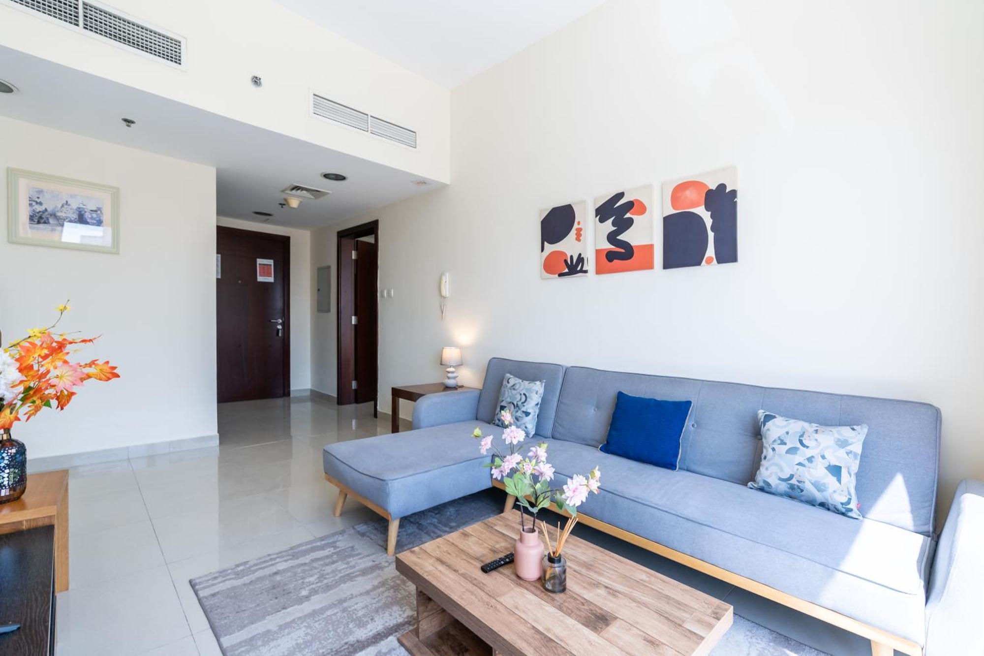 Rh- Bright 1br In Jvc, Near Circle Mall * Dubai
