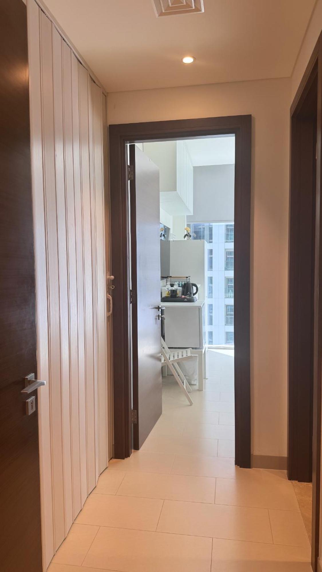 Private Of A Residential Tower For 1 Lady Pool & Downtown View & Parking Minimum Staying Of 3 Nights
