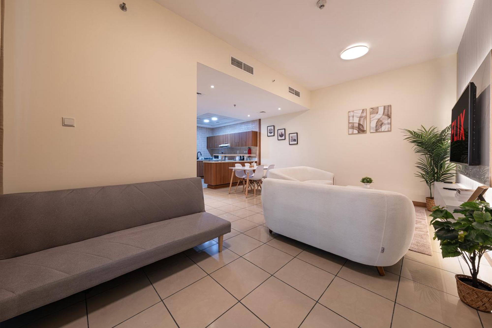 Spacious Upgraded & Elegant - 1br *