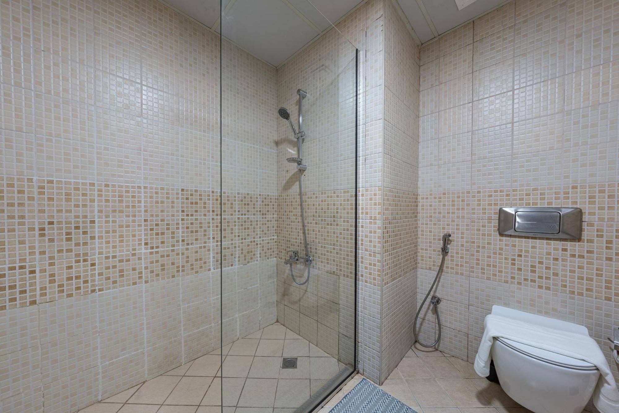 Spacious Upgraded & Elegant - 1br