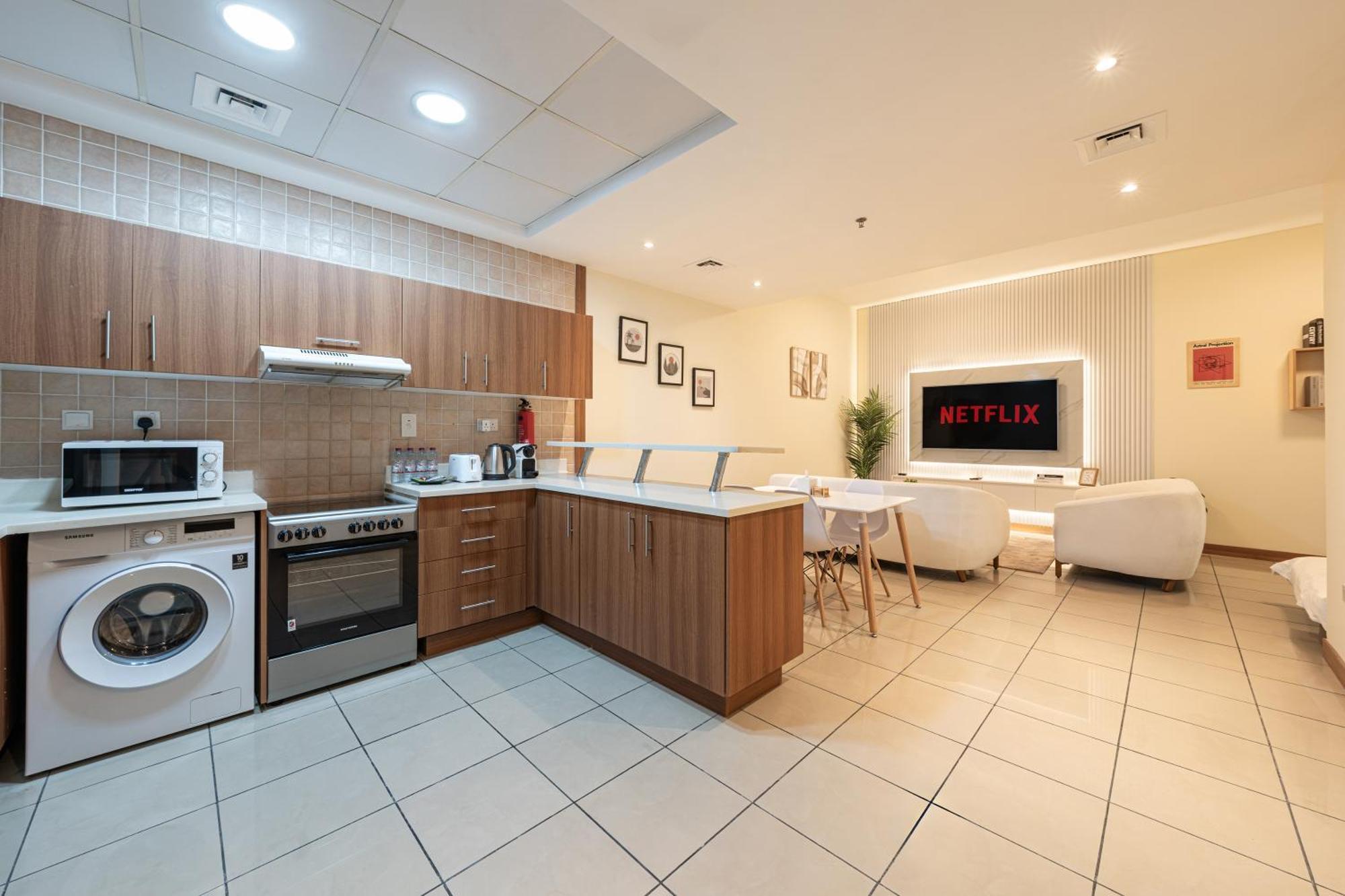 Spacious Upgraded & Elegant - 1br