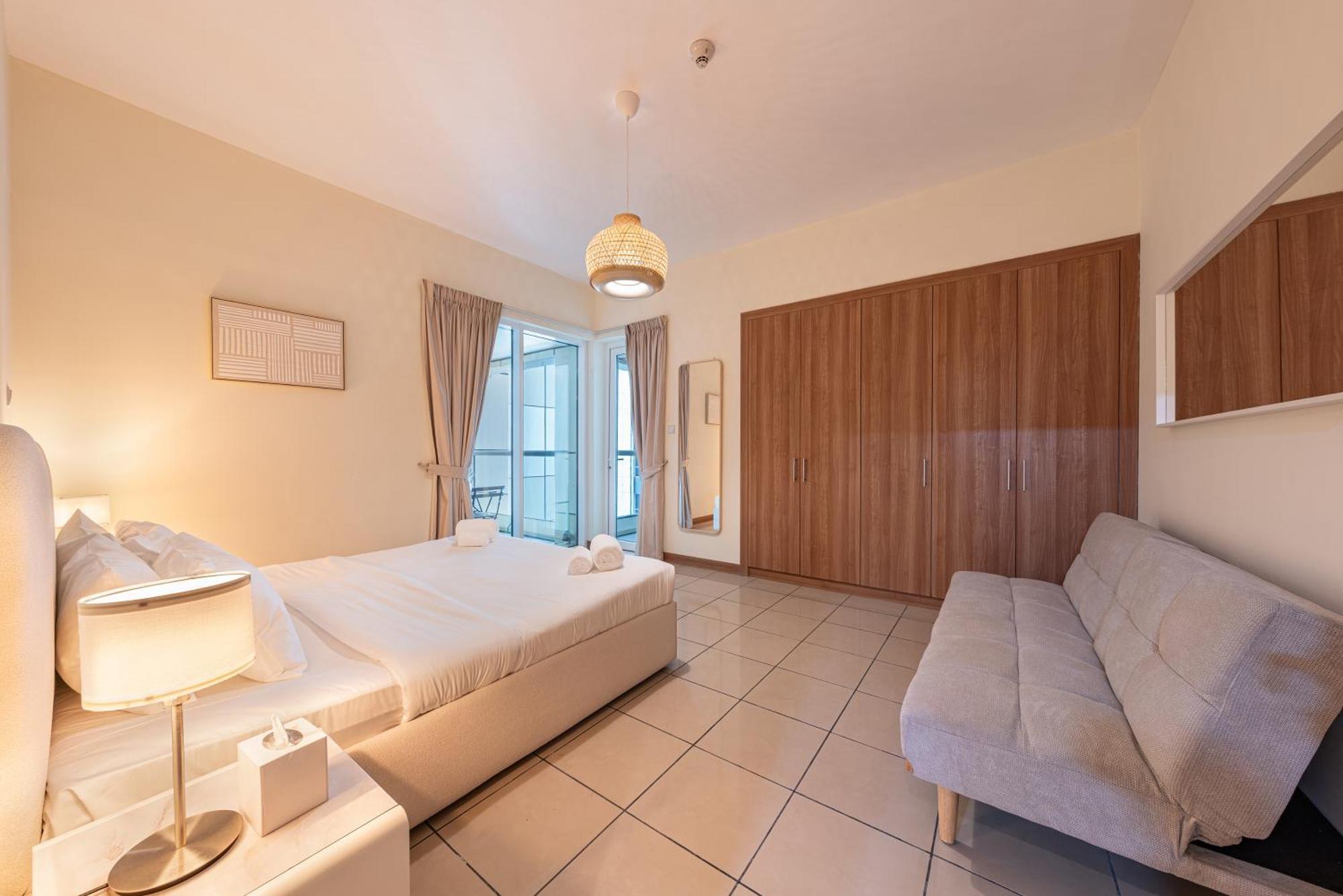 Spacious Upgraded & Elegant - 1br