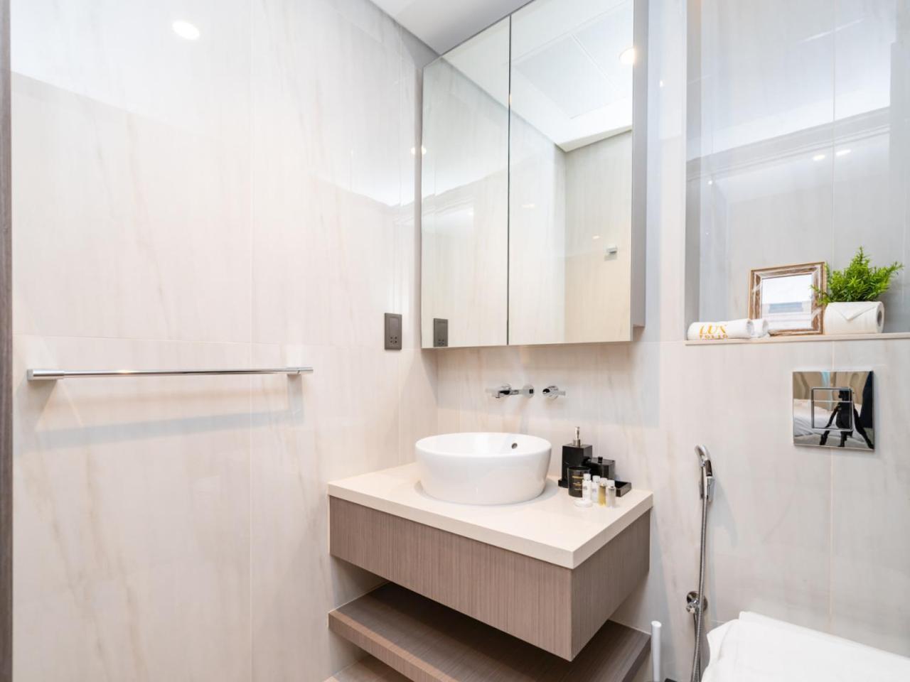 Brand New Business Bay 1 Bed With Burj Khalifa And Canal Views * Dubaï