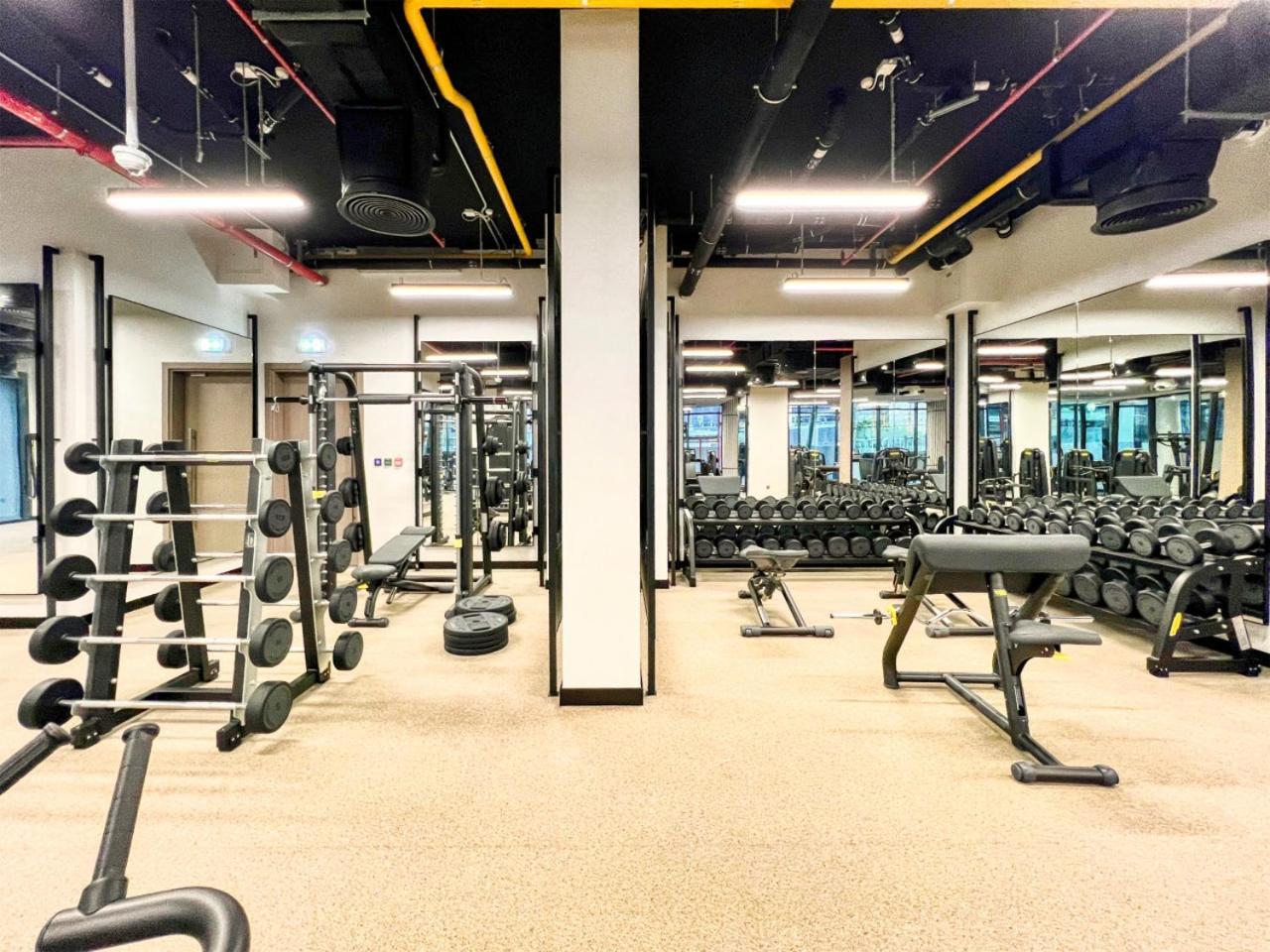 Brand New Business Bay 1 Bed With Burj Khalifa And Canal Views