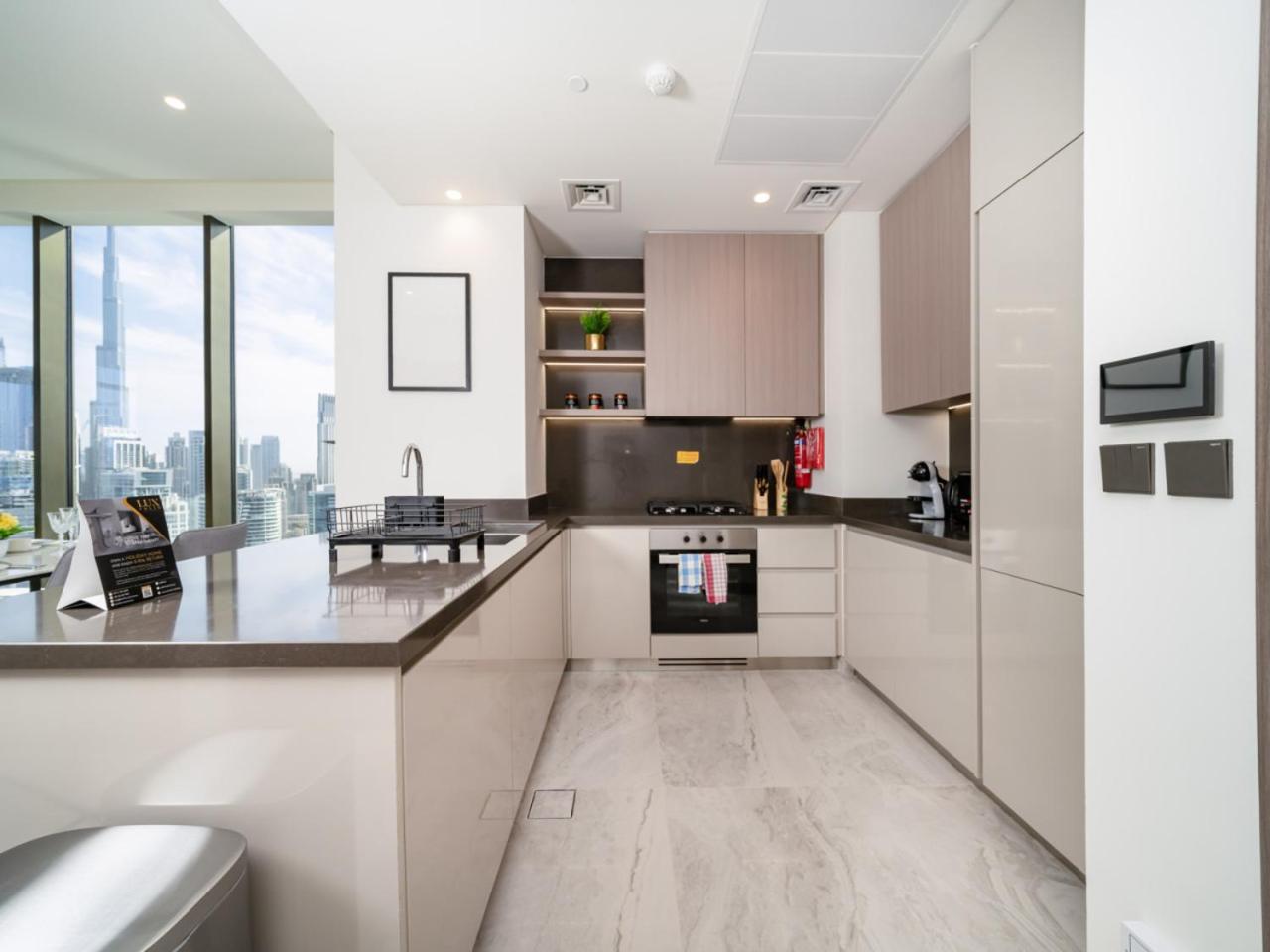 Brand New Business Bay 1 Bed With Burj Khalifa And Canal Views Appartement *