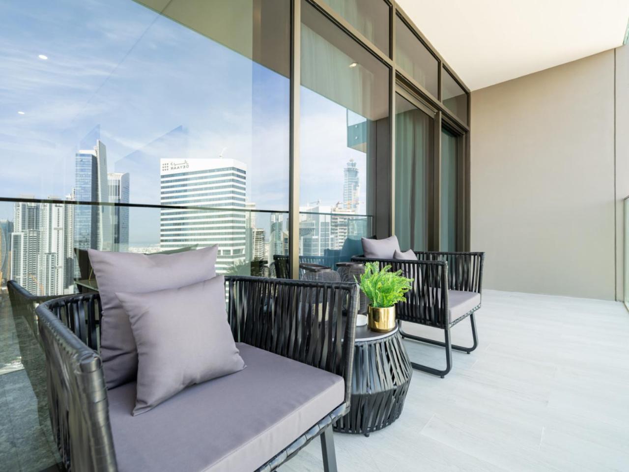Brand New Business Bay 1 Bed With Burj Khalifa And Canal Views *