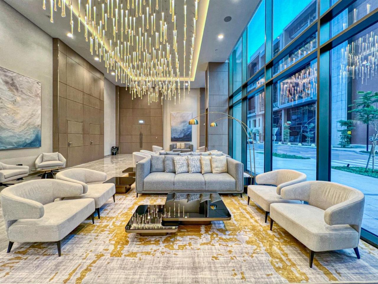 Brand New Business Bay 1 Bed With Burj Khalifa And Canal Views