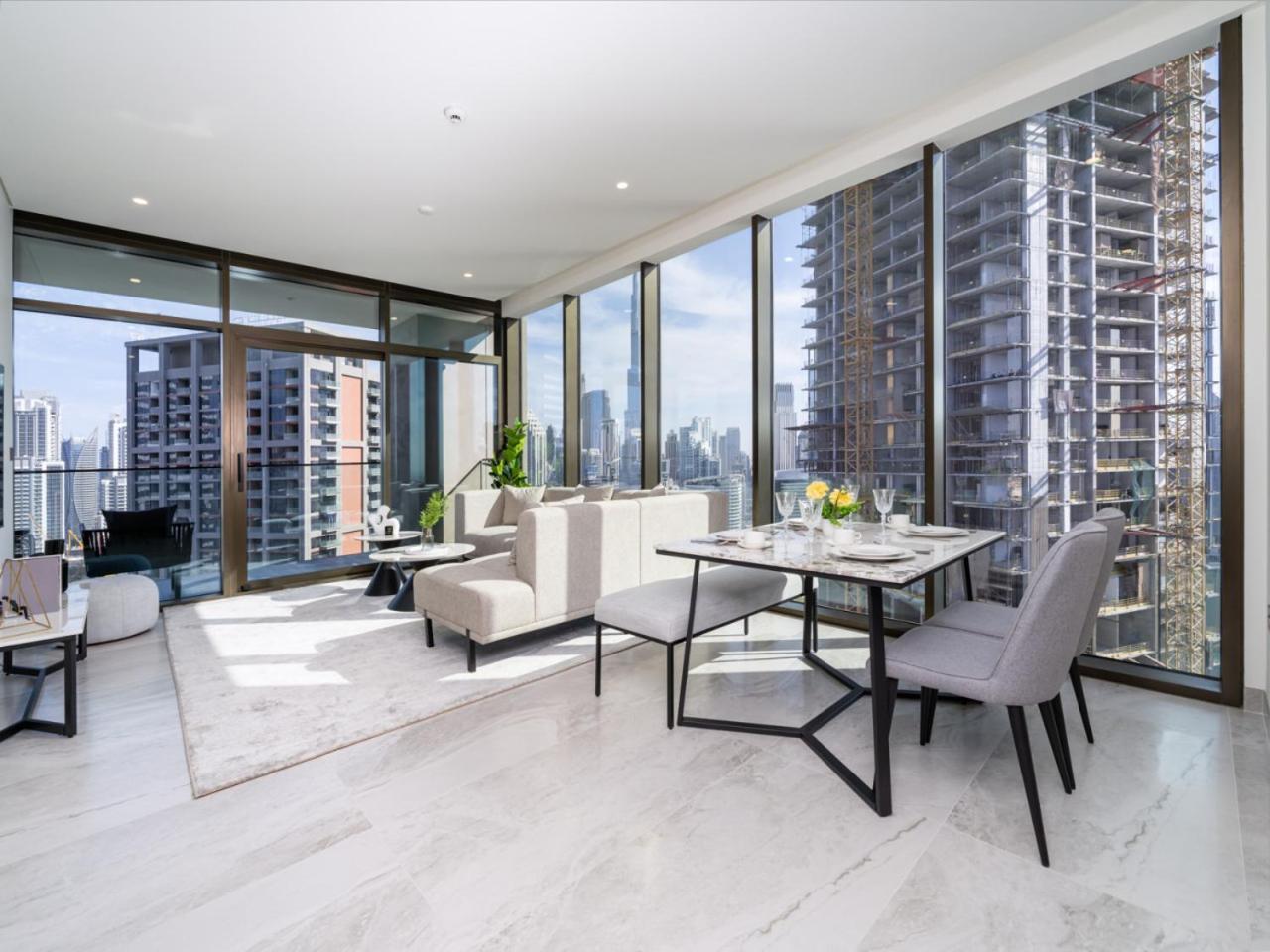 Brand New Business Bay 1 Bed With Burj Khalifa And Canal Views Appartement