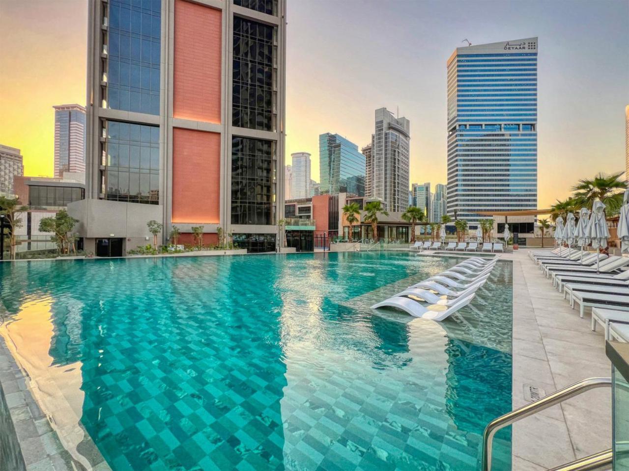 Brand New Business Bay 1 Bed With Burj Khalifa And Canal Views Appartement *