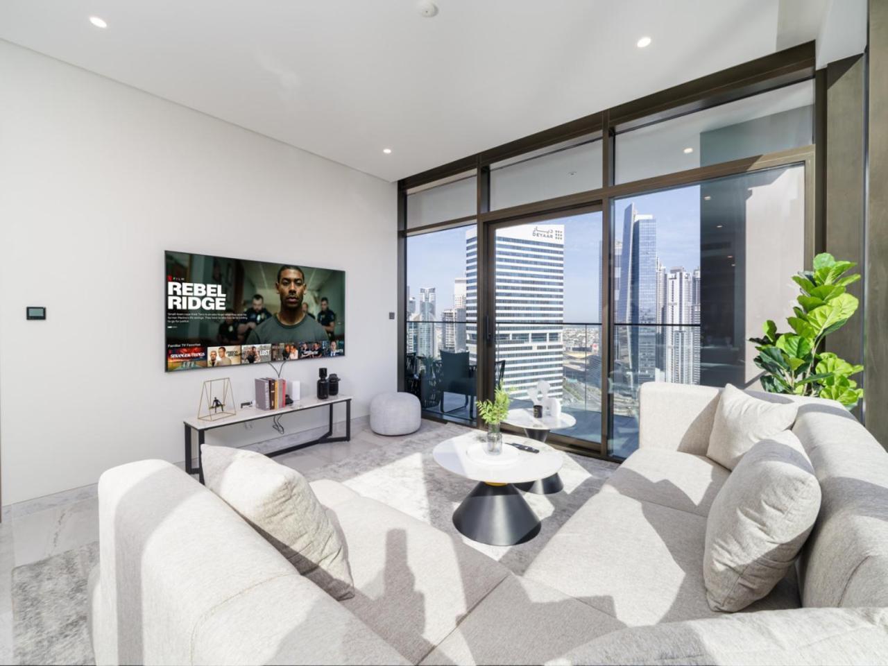 Brand New Business Bay 1 Bed With Burj Khalifa And Canal Views Appartement Dubaï