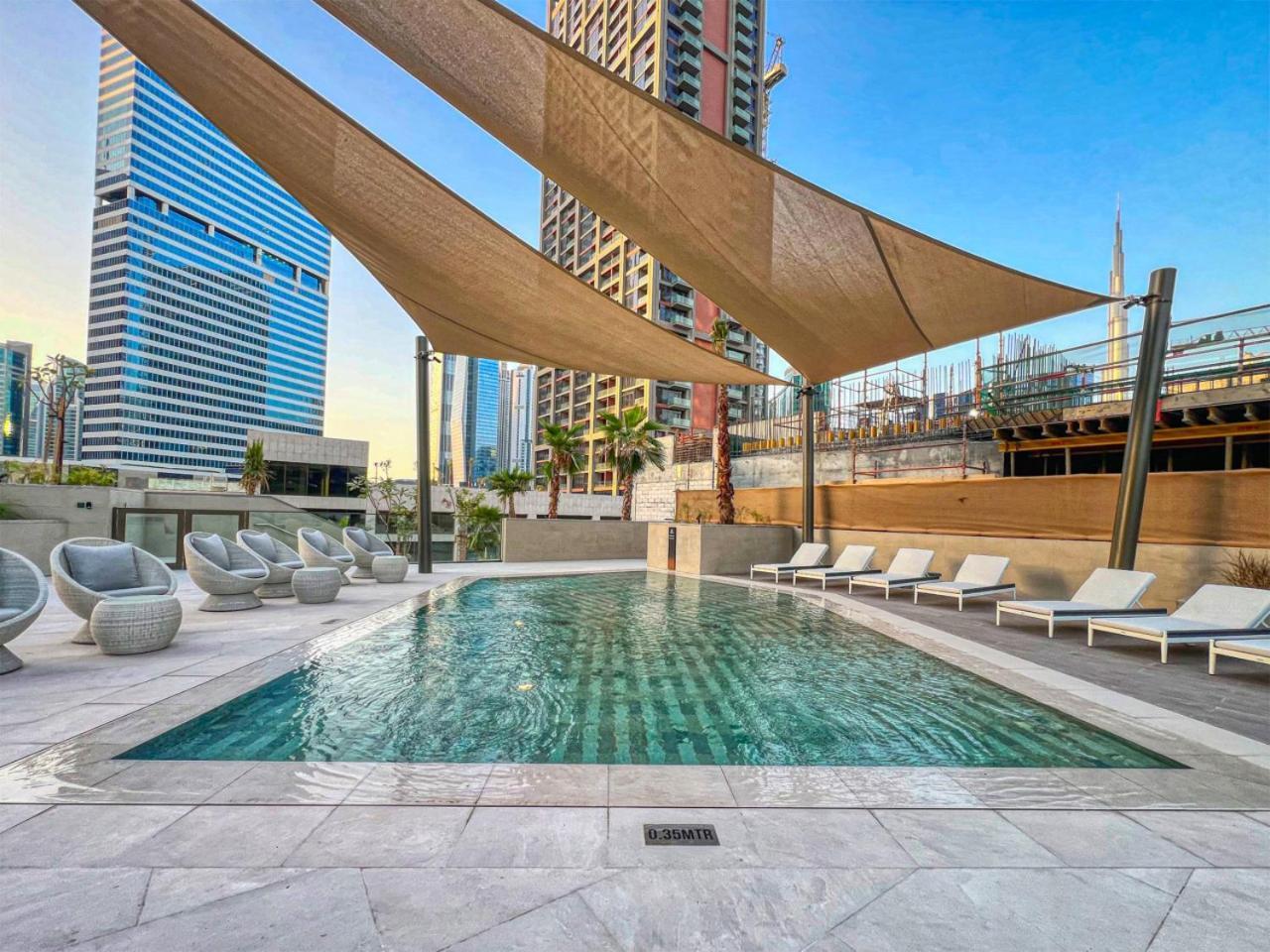 Brand New Business Bay 1 Bed With Burj Khalifa And Canal Views Appartement *
