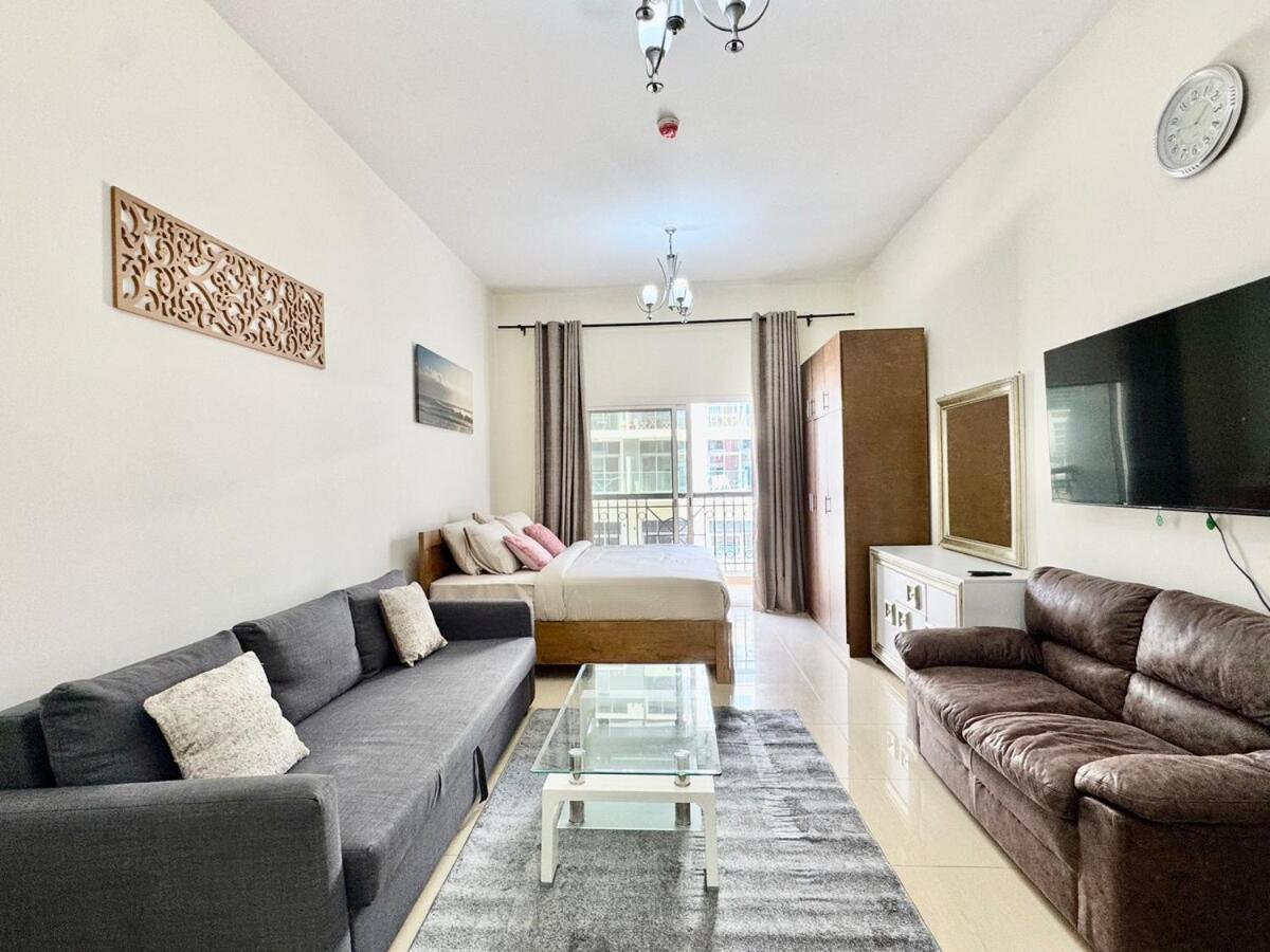 Homes2retreat - Very Spacious In The Heart Of Jvc Apartamento Dubái