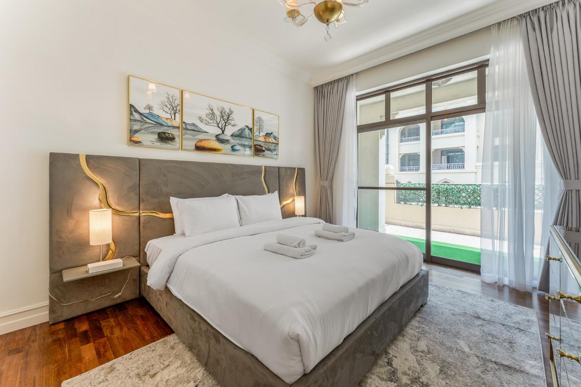 Apartemen Astonishing Just A 2 Minutes Walk To Mall