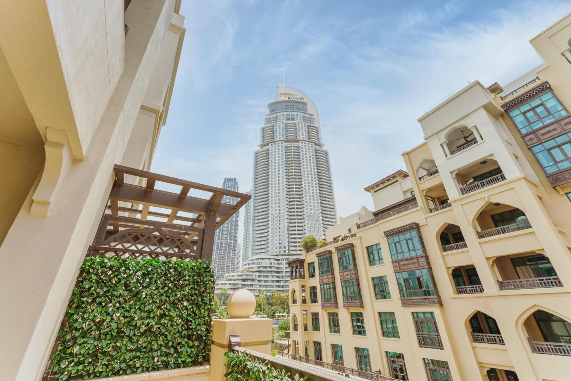 Apartemen Astonishing Just A 2 Minutes Walk To Mall