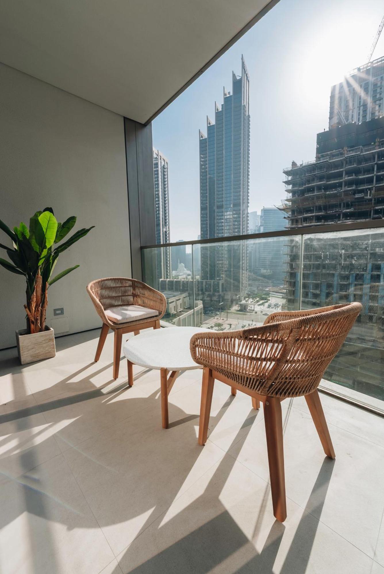 Modern 1-bedroom In Downtown Near Mall & Burj Khalifa Apartemen