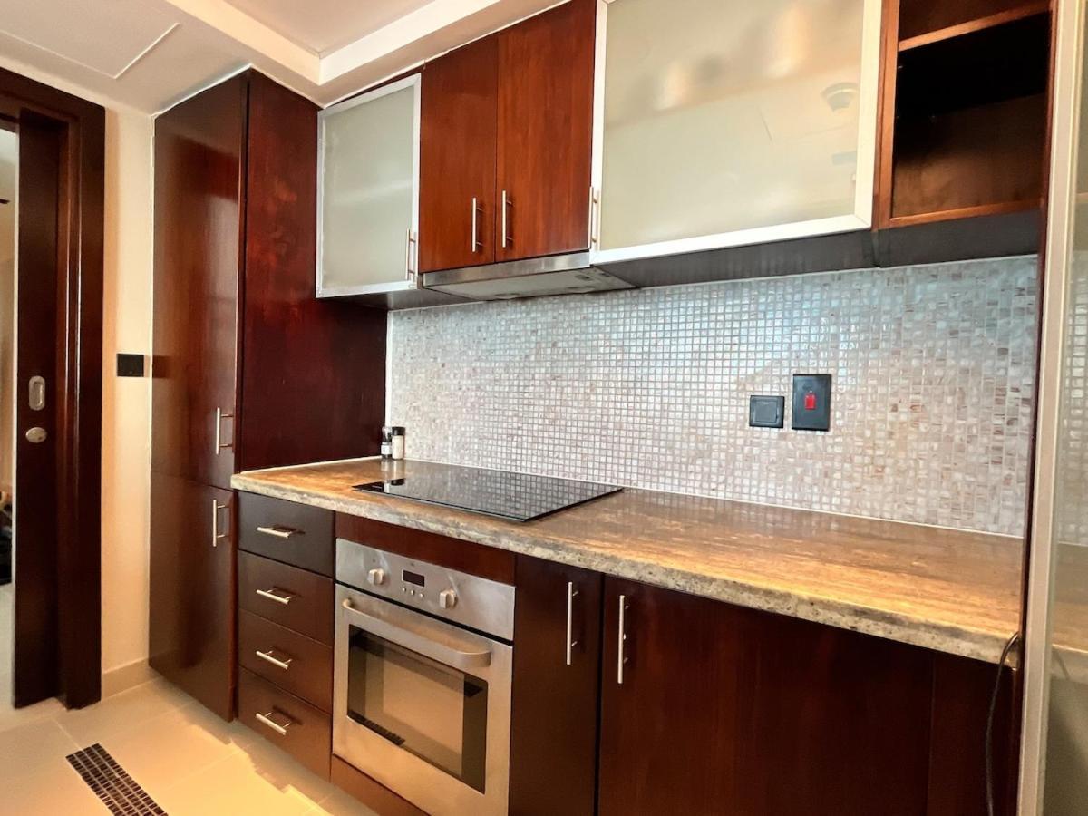 Park Island, Marina, 2 Master Bedrooms, Stunning View, Prime Location *