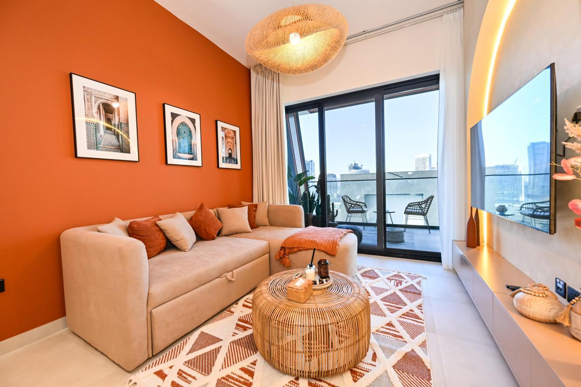 Luxurious One Bed Near Mall With Burj And Canal View Appartement Dubaï