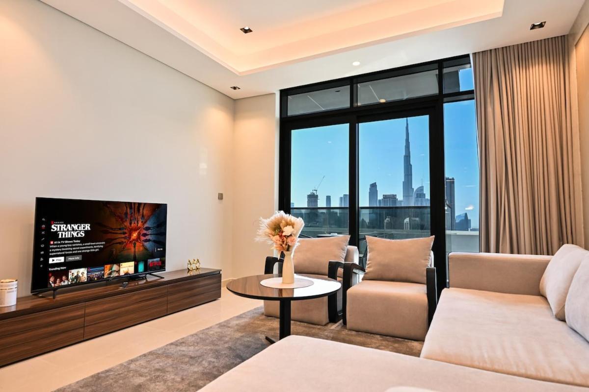 Apartemen Stunning 1 Bdr Luxury With Burj Khalifa View Dubai