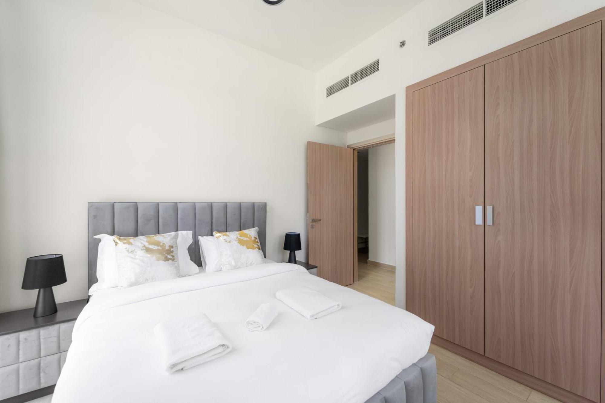 Vayk - Modern 3br With A Spacious Terrace *