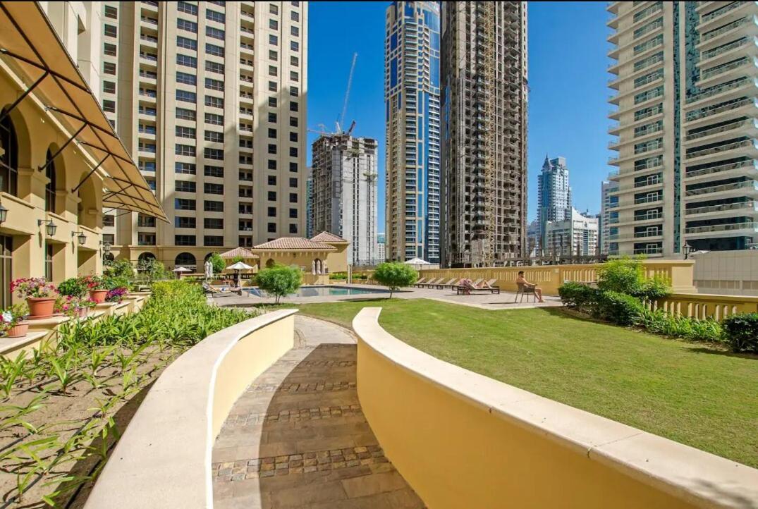 Sleek Marina 1br Perfect For Families Dubaï