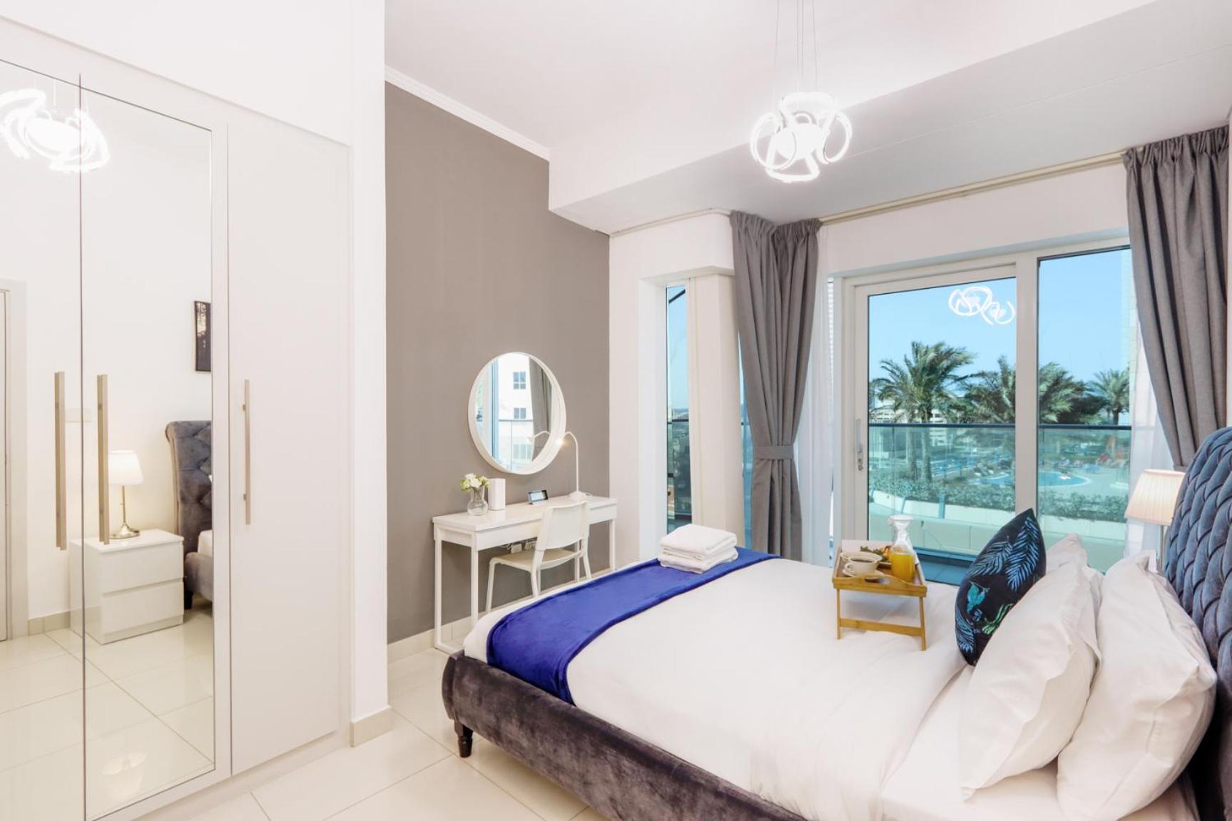 Spectacular 1br In Damac Heights By Livbnb * Dubaï