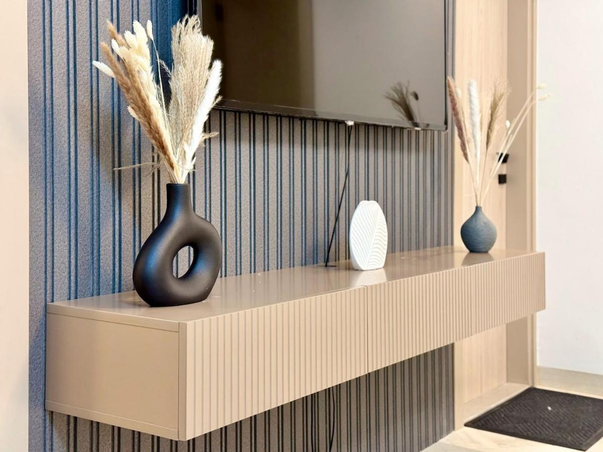 Brand New-fully Furnished Elegant 1br In Jvc *