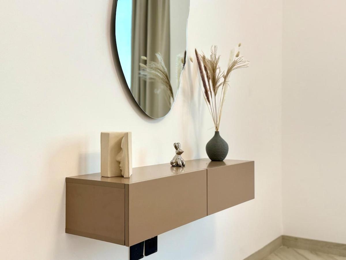 Brand New-fully Furnished Elegant 1br In Jvc *