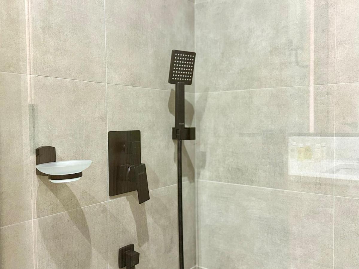 Brand New-fully Furnished Elegant 1br In Jvc Appartement *